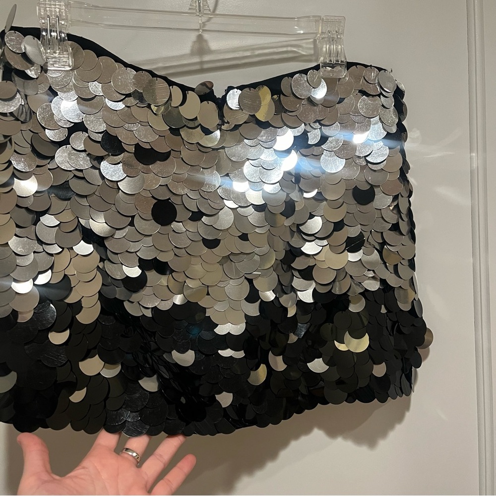 Alice + Olivia Rubi Embellished Micro Skirt 8 Sequin Paillette Silver Black - Picture 6 of 16